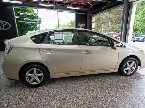 Used 2010 Toyota Prius FWD image 4