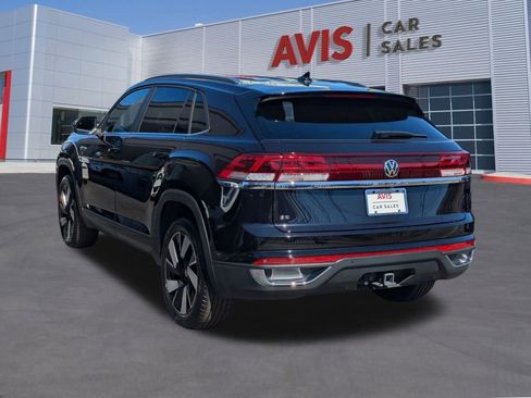 Used 2025 Volkswagen Atlas Cross Sport SE FWD image 9