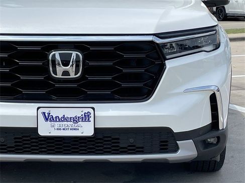 New 2025 Honda Pilot Touring image 9