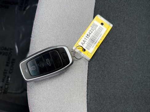 Used 2019 Chevrolet Bolt LT image 17