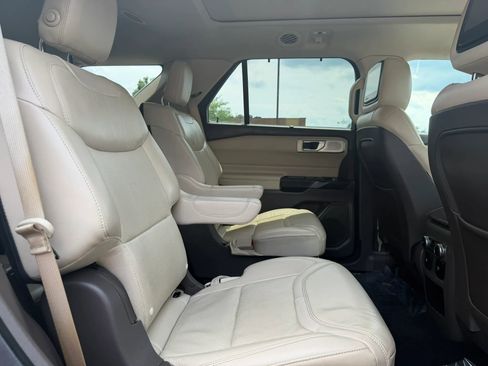 Used 2020 Ford Explorer Platinum w/ Premium Technology Package AWD/4WD image 82
