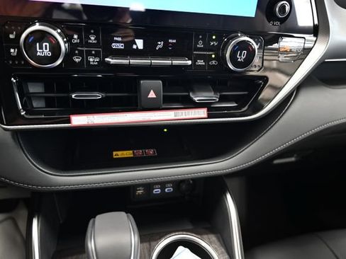 New 2026 Toyota Highlander Platinum AWD/4WD image 20