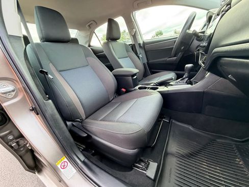 Used 2018 Toyota Corolla LE FWD image 23