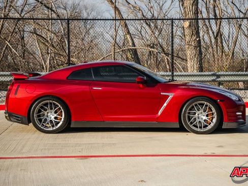Used 2015 Nissan GT-R Premium image 13