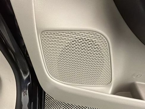 Used 2023 Chrysler Pacifica Touring-L FWD image 31