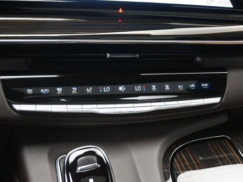 Used 2023 Cadillac Escalade Premium Luxury w/ Performance Package AWD/4WD image 18