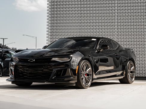 Used 2017 Chevrolet Camaro SS RWD image 7