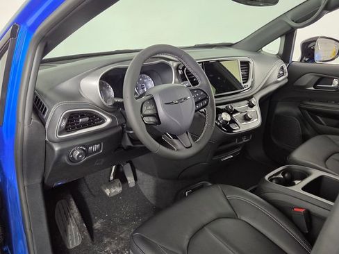 New 2026 Chrysler Pacifica Select w/ S Appearance Package image 15
