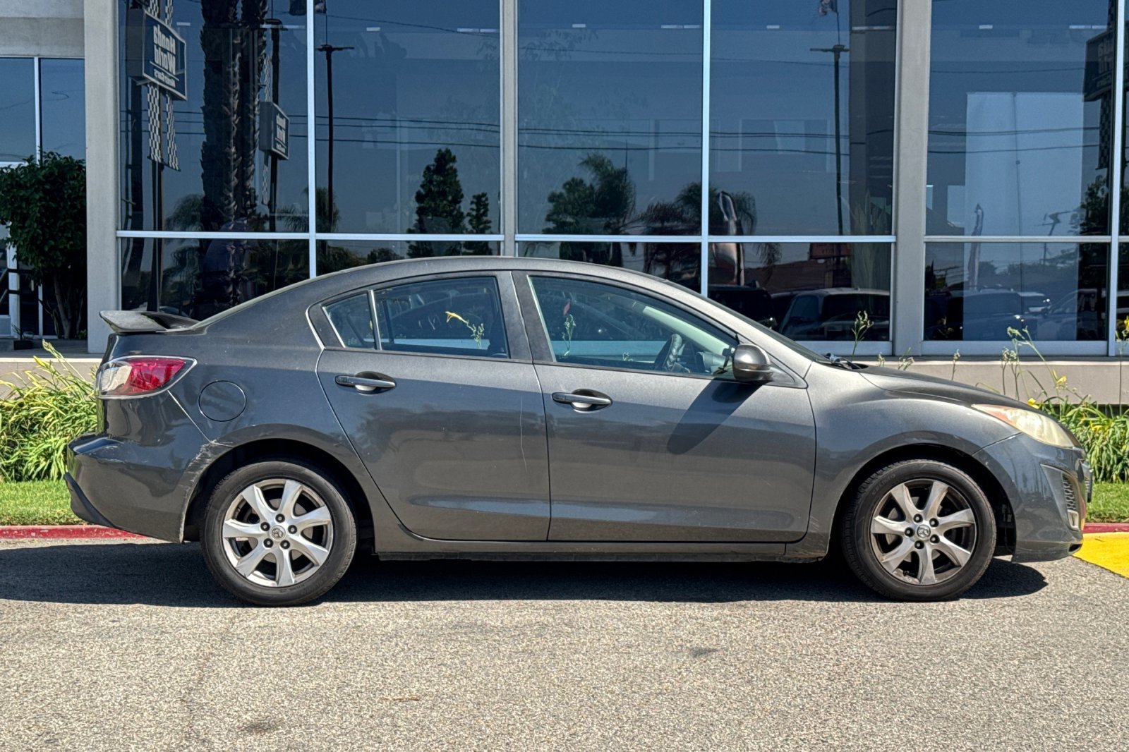 Used 2011 MAZDA MAZDA3 i Touring FWD image 4