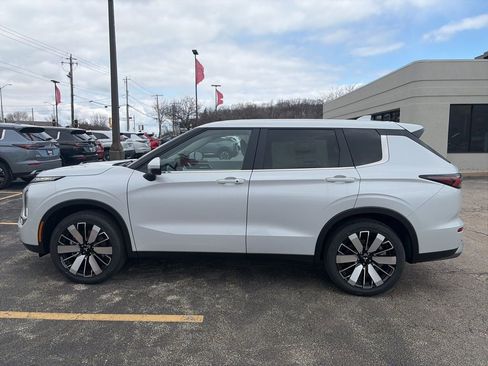 New 2026 Mitsubishi Outlander SE AWD/4WD image 2