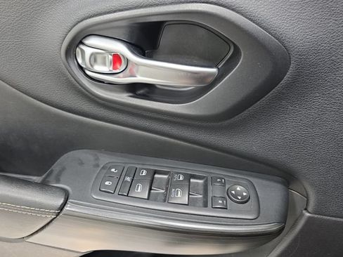 Used 2016 Jeep Cherokee Limited FWD image 28
