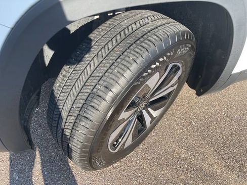 Used 2024 Volkswagen Atlas SE AWD/4WD image 10
