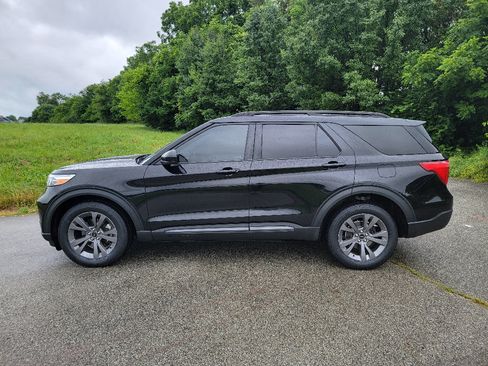Used 2022 Ford Explorer XLT w/ Equipment Group 202A AWD/4WD image 5