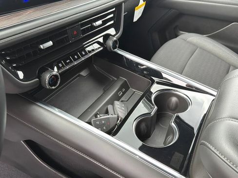 Certified 2025 Chevrolet Suburban LS RWD image 23