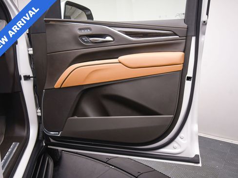 Used 2022 Cadillac Escalade ESV Premium Luxury image 48