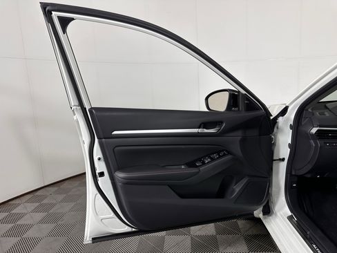 New 2025 Nissan Altima 2.5 SR w/ SR Premium Package image 23