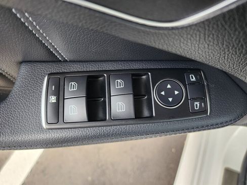 Used 2014 Mercedes-Benz E 350 Sedan image 25