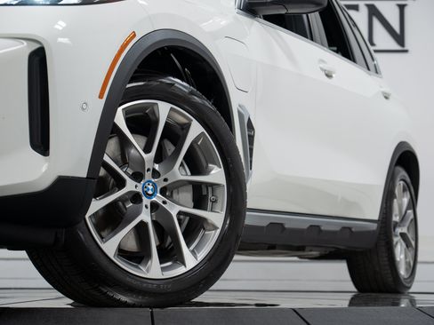 Used 2024 BMW X5 xDrive50e AWD/4WD image 27