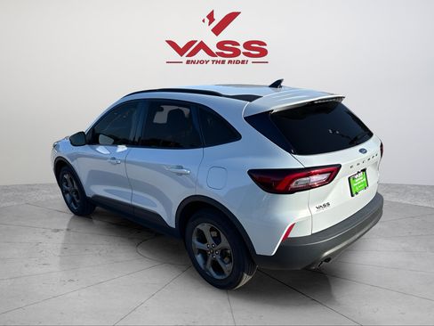 Used 2025 Ford Escape ST-Line Select AWD/4WD image 3