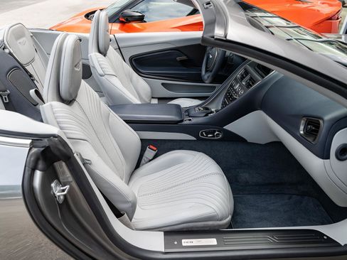 Used 2020 Aston Martin DB11 Volante RWD image 31