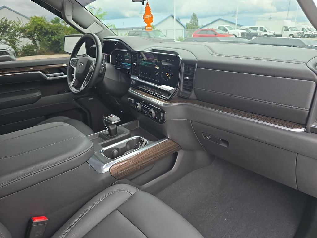 Used 2026 Chevrolet Silverado 1500 LT Trail Boss w/ LT Trail Boss Premium Package AWD/4WD image 24