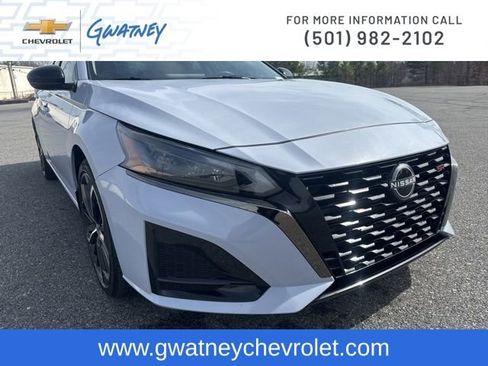 Used 2024 Nissan Altima 2.5 SR w/ SR Premium Package image 13