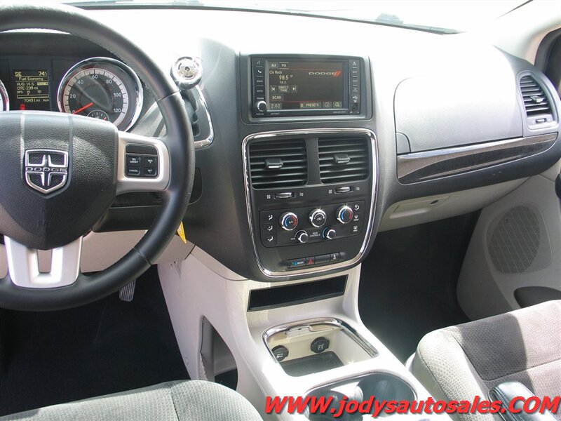 Used 2016 Dodge Grand Caravan SXT w/ Rear Park Assist Package FWD image 7