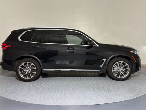 Used 2024 BMW X5 sDrive40i w/ Premium Package RWD image 3