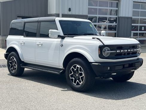 Used 2025 Ford Bronco Outer Banks AWD/4WD image 15