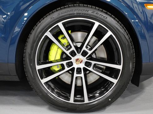 New 2026 Porsche Cayenne S image 13