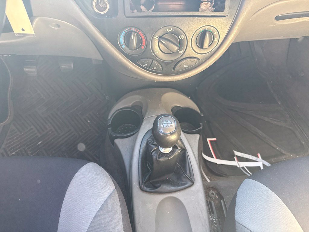 Used 2004 Ford Focus ZX3 Hatchback FWD image 6