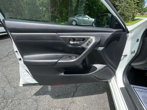 Used 2015 Nissan Altima 2.5 SL w/ Technology Package FWD image 16
