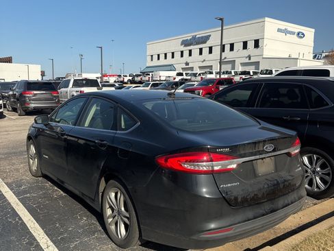 Used 2018 Ford Fusion SE image 4