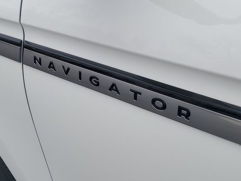 New 2026 Lincoln Navigator Reserve image 7