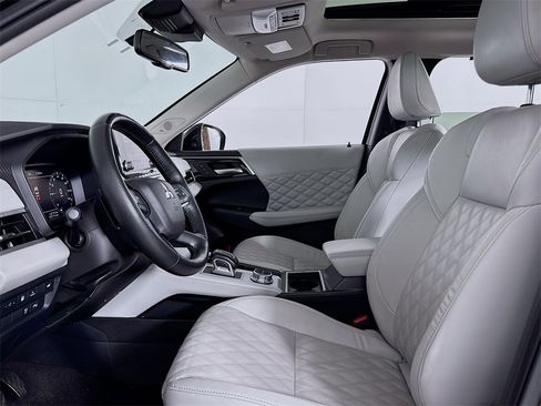 Used 2024 Mitsubishi Outlander SEL image 12