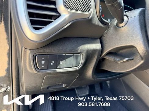 Certified 2025 Kia Soul LX w/ LX Technology Package FWD image 14