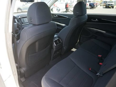 Used 2019 Kia Sorento FWD image 11