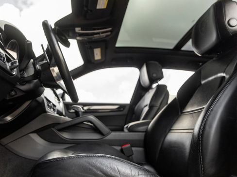 Certified 2021 Porsche Cayenne AWD/4WD image 25