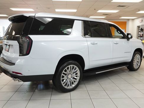 New 2026 Chevrolet Suburban Premier w/ Sun And Tow Package AWD/4WD image 15