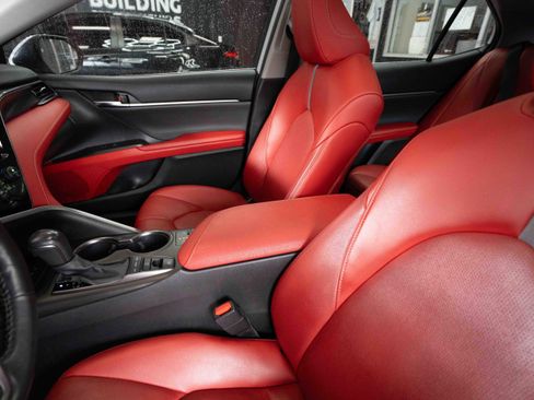 Used 2022 Toyota Camry XSE image 10