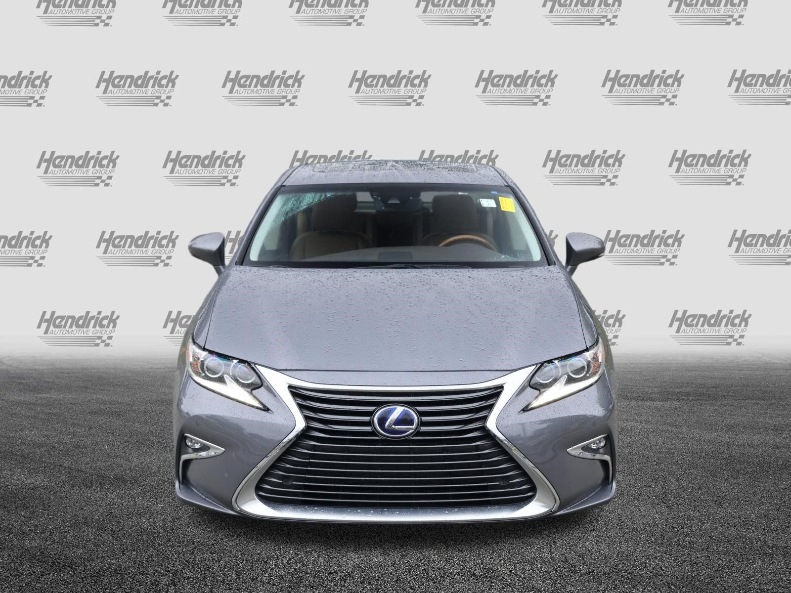 Used 2016 Lexus ES 300h w/ Luxury Package w/Wood Trim FWD image 3