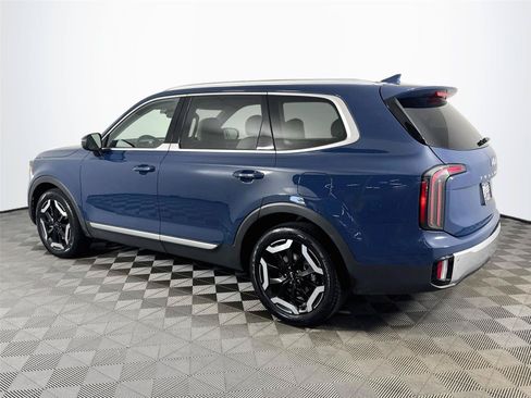 Certified 2023 Kia Telluride EX w/ EX Captain's Chair Package FWD image 7