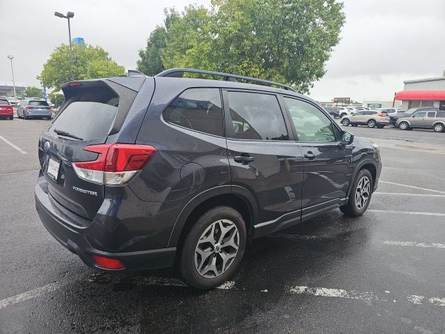 Used 2019 Subaru Forester Premium AWD/4WD image 5