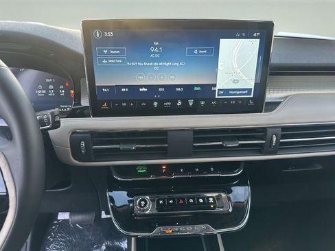 New 2026 Lincoln Corsair Premiere image 14