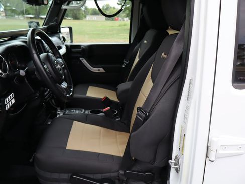 Used 2013 Jeep Wrangler Unlimited Sahara AWD/4WD image 19