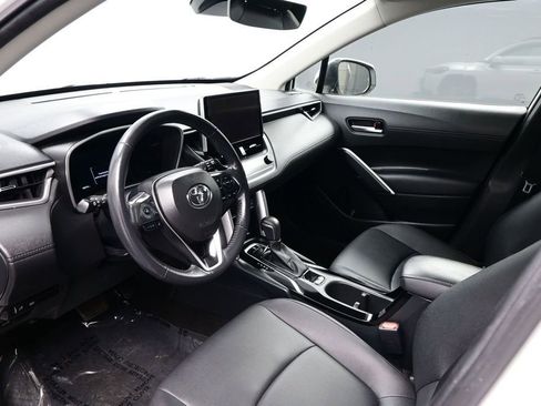 Used 2023 Toyota Corolla Cross XLE w/ Convenience Package FWD image 8