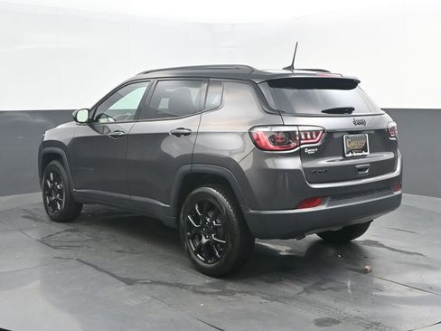 Used 2023 Jeep Compass Latitude AWD/4WD image 3