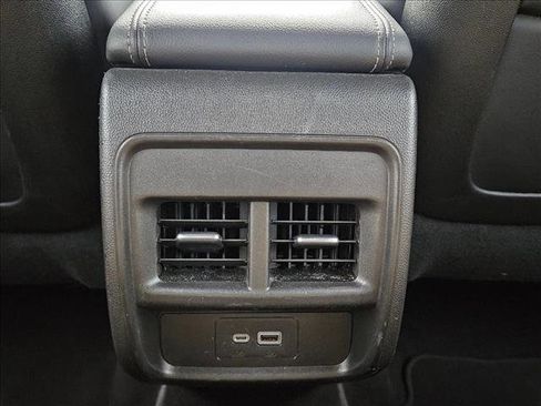 Used 2024 Cadillac XT4 Premium Luxury image 17