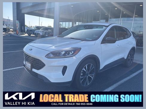 Used 2022 Ford Escape SE w/ SE Sport Appearance Package FWD image 1