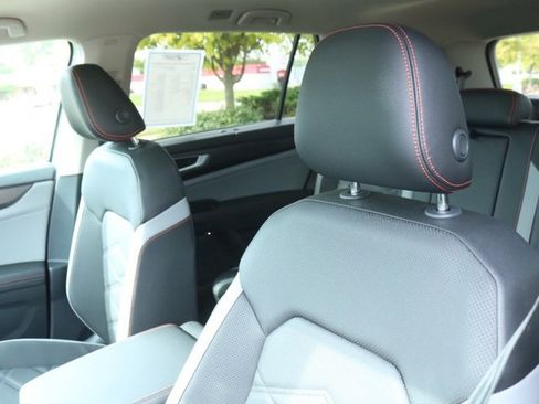 Used 2025 Volkswagen Atlas Peak Edition SE image 13